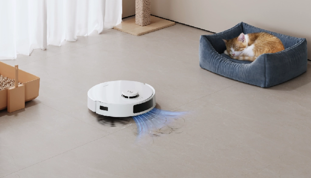 cara membersihkan rambut dengan robot vacuum cleaner di lantai